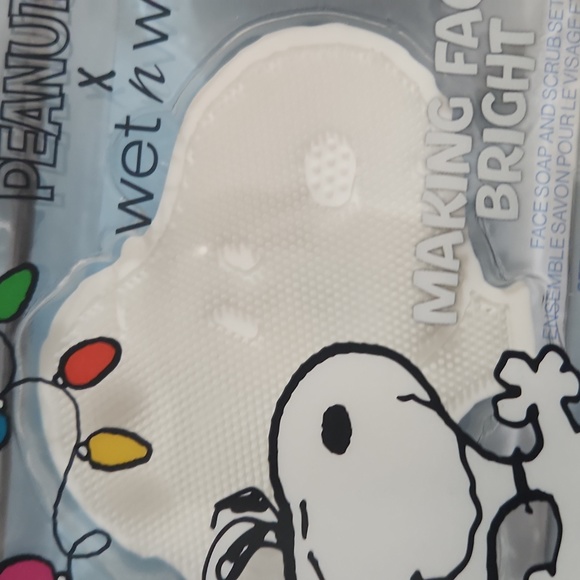 Peanuts Snoopy wet n wild face scrub set - Picture 3 of 5